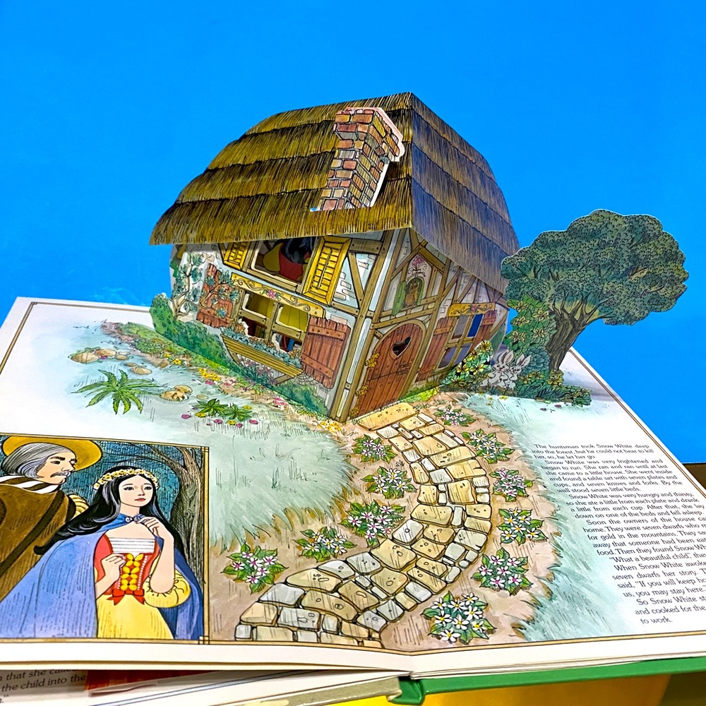 SNOW WHITE AND THE SEVEN DWARFS  HARDCOVER COLORFUL POP UP BOOK VTG 90’s - Picture 5 of 16